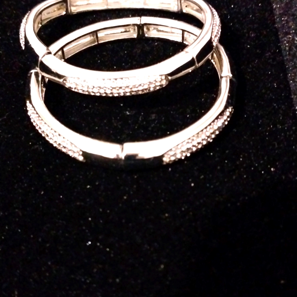 Whbm Silvertone Rhinestone Stretch Bangles Pair New